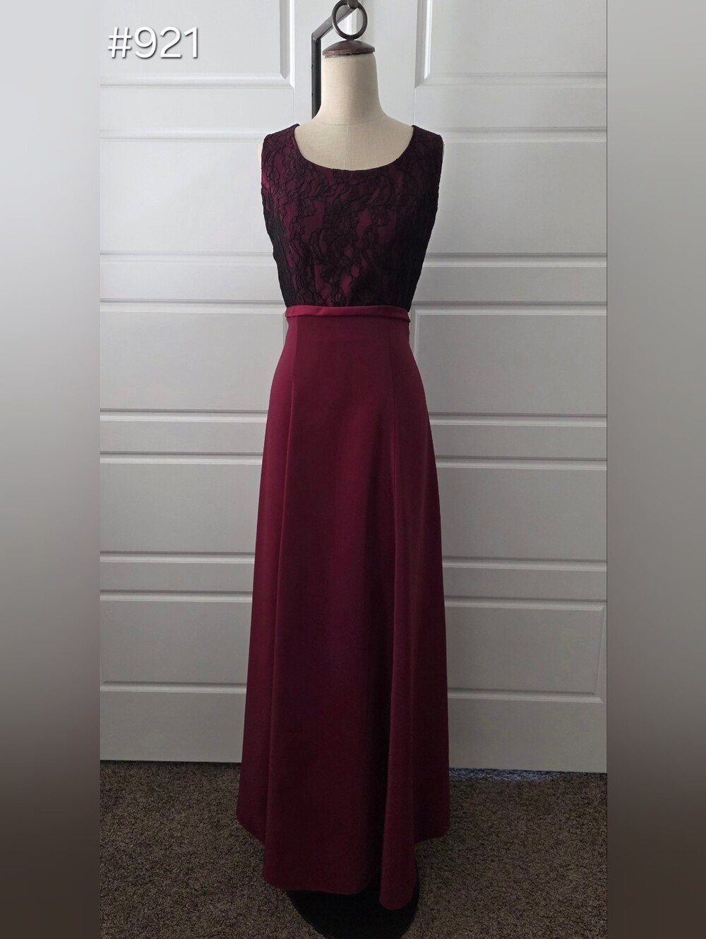 Sleeveless A-line Bugundy Evening Gown With Black Lace Bodice